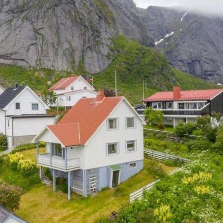 House By The Sea Reine, Lofoten Exterior photo